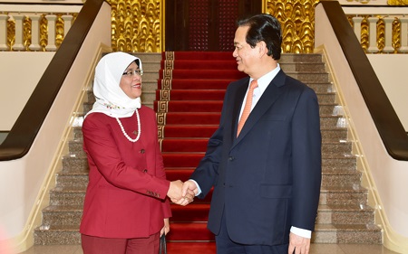 Вьетнам и Сингапур активизируют двустороннее и многостороннее сотрудничество